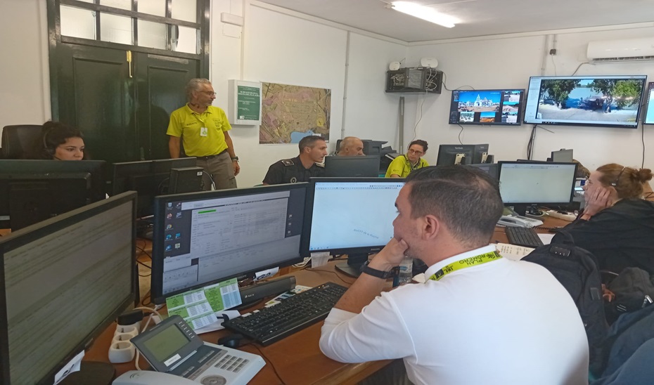 Centro de coordinación de emergencias en la aldea de El Rocío.